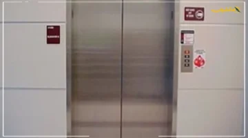 سقوط مفاجئ.. إصابة طالبين إثر انهيار مصعد عقار في المنيرة. 1